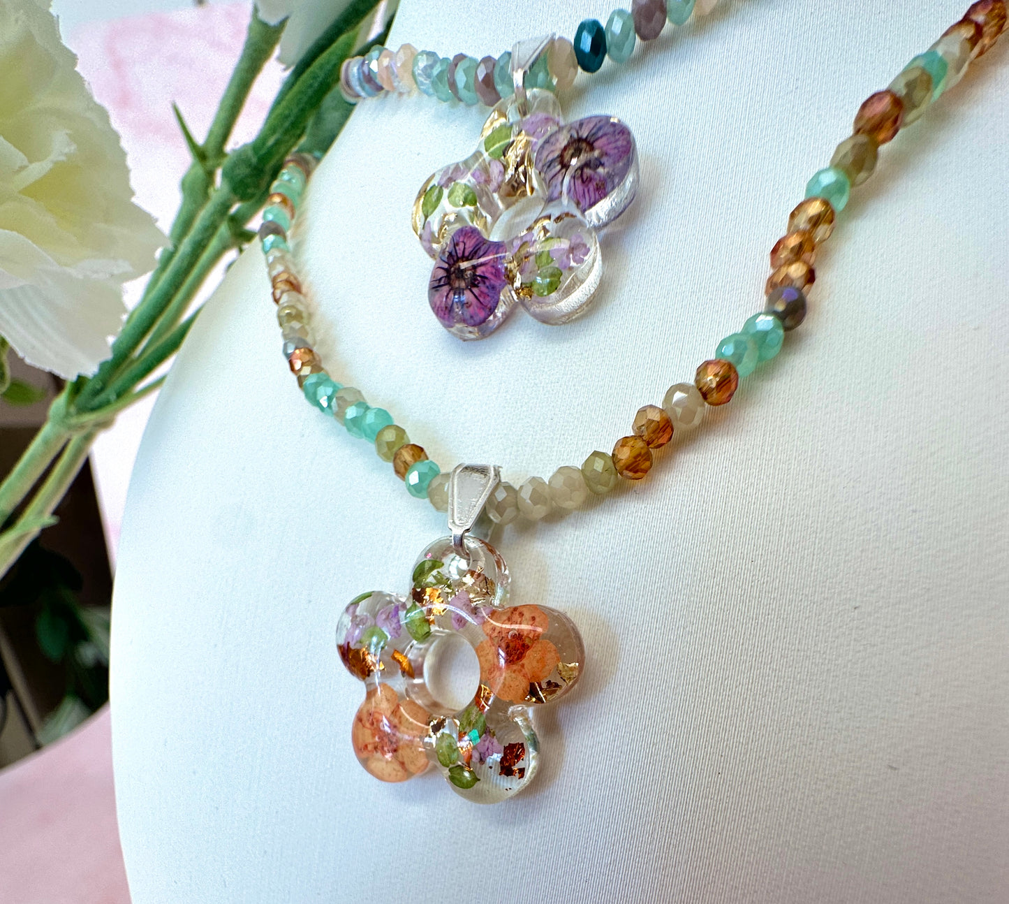 Colourful Glass beaded Bloom flower necklace.