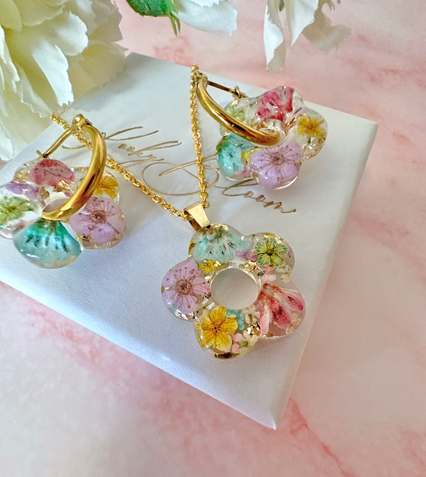 Gold watercolour Bloom Flower Necklace