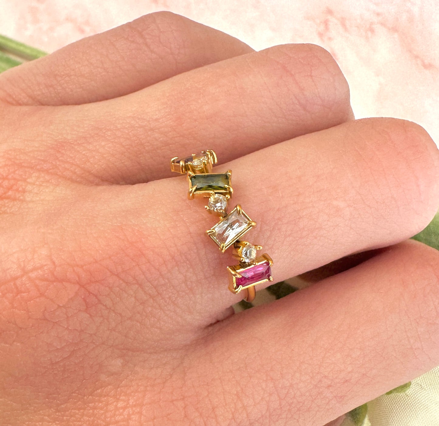 Gold colourful mixed stone ring.