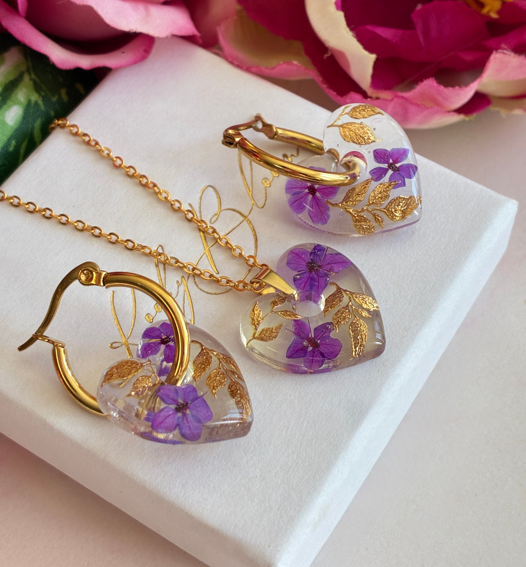 Gold Frosted Violet Necklace.