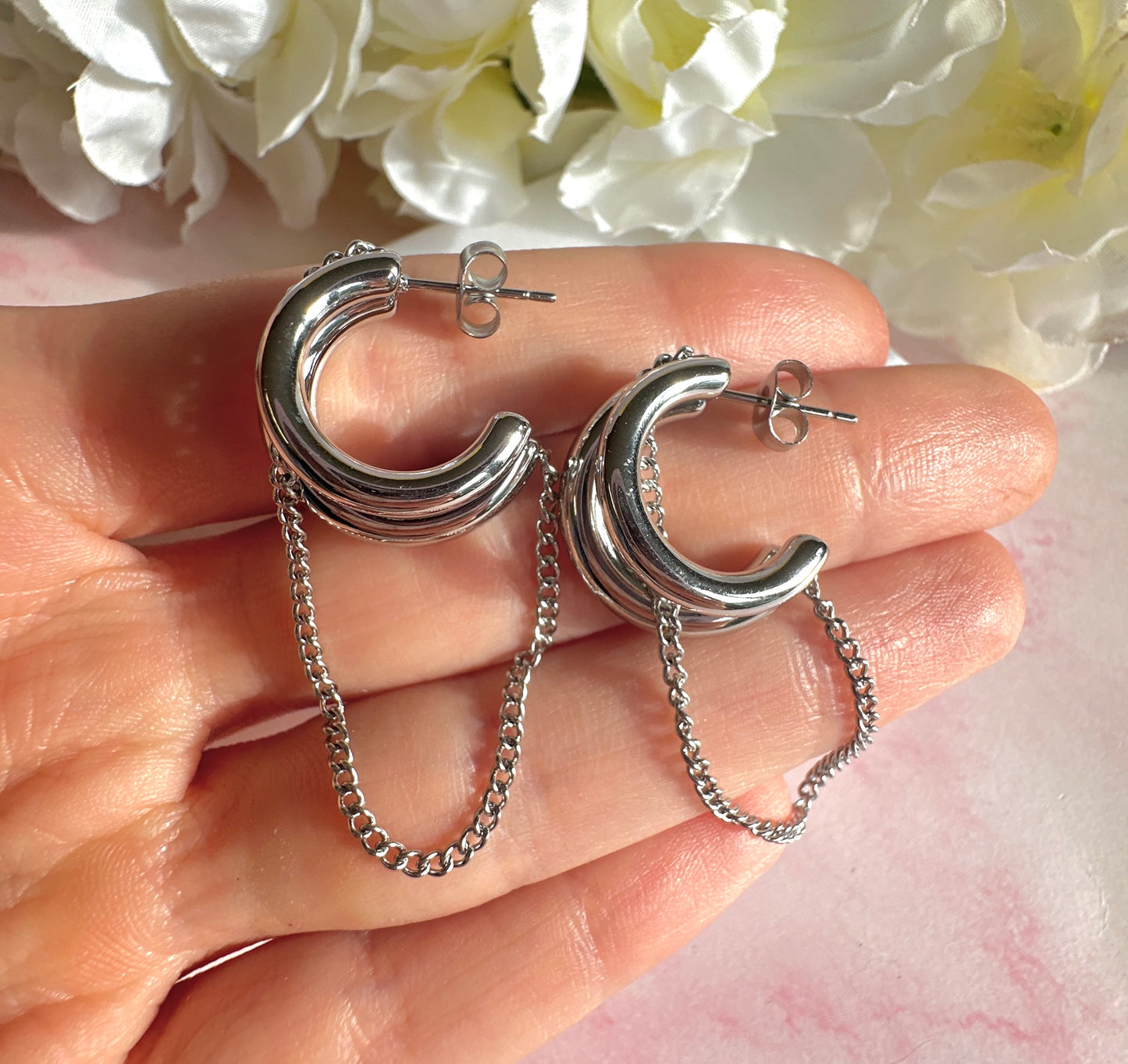 Silver chunky chain loop stud hoop earrings.
