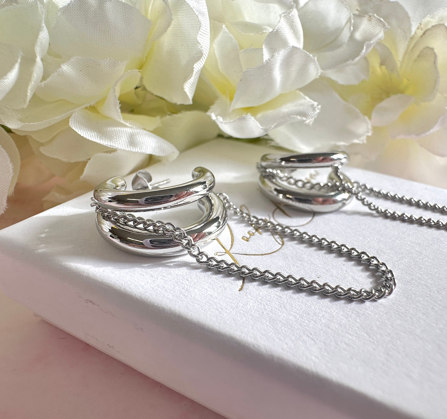 Silver chunky chain loop stud hoop earrings.