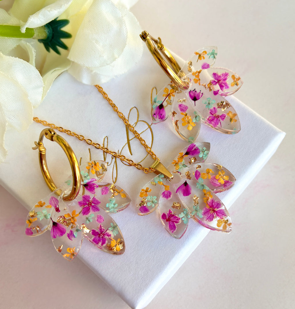 Gold Tropical petal bloom necklace