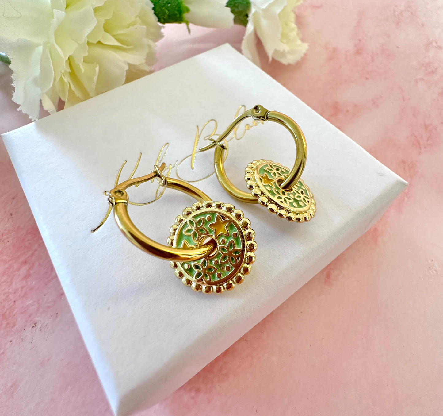 Gold star flower Green Disc earrings.