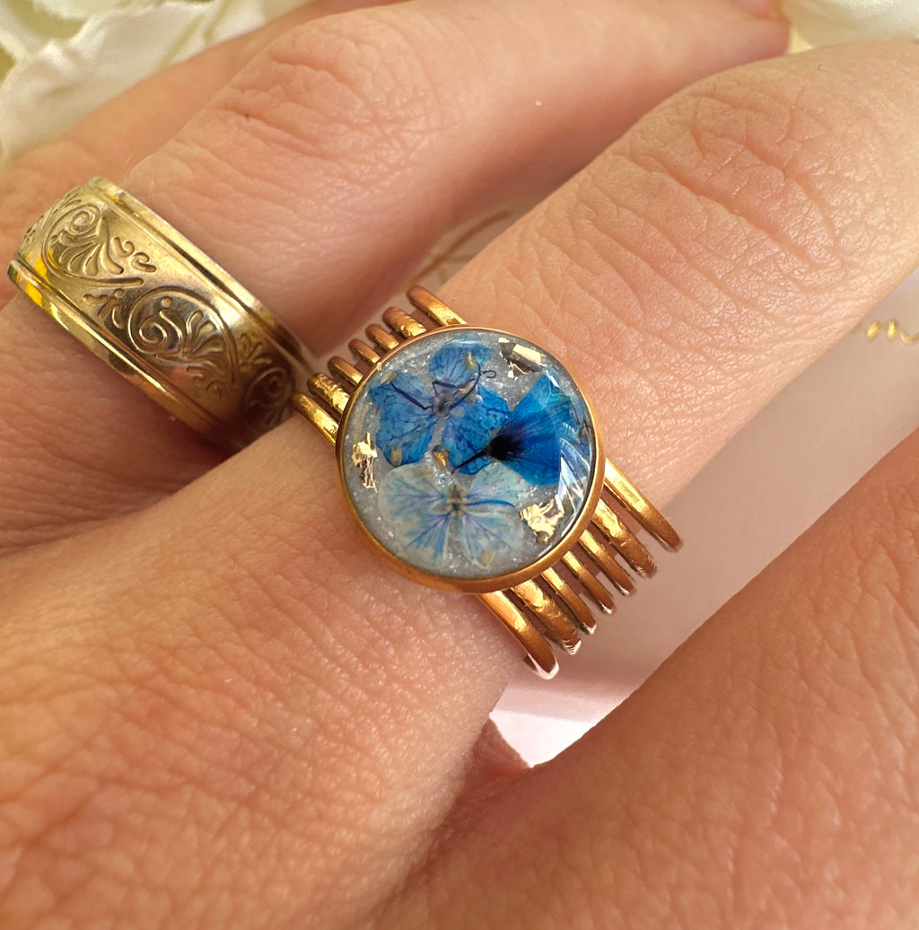 Gold Blue blossom Layered ribbed band Ring.