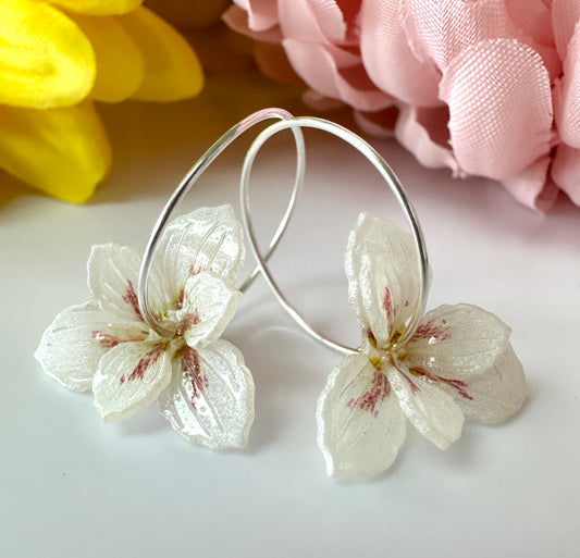 925 sterling silver White Flower hoop earrings.