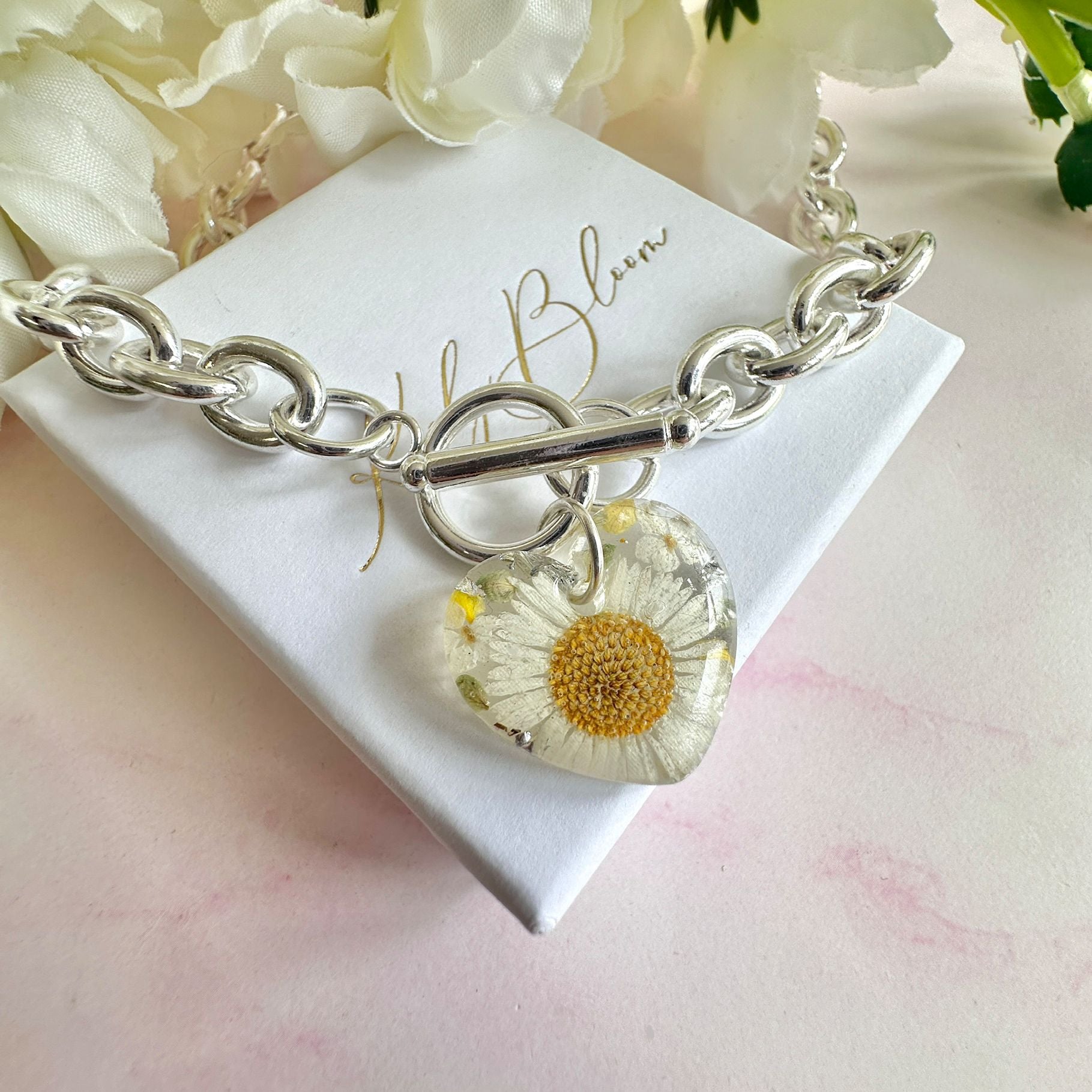 Silver chunky Daisy heart Toggle clasp necklace.