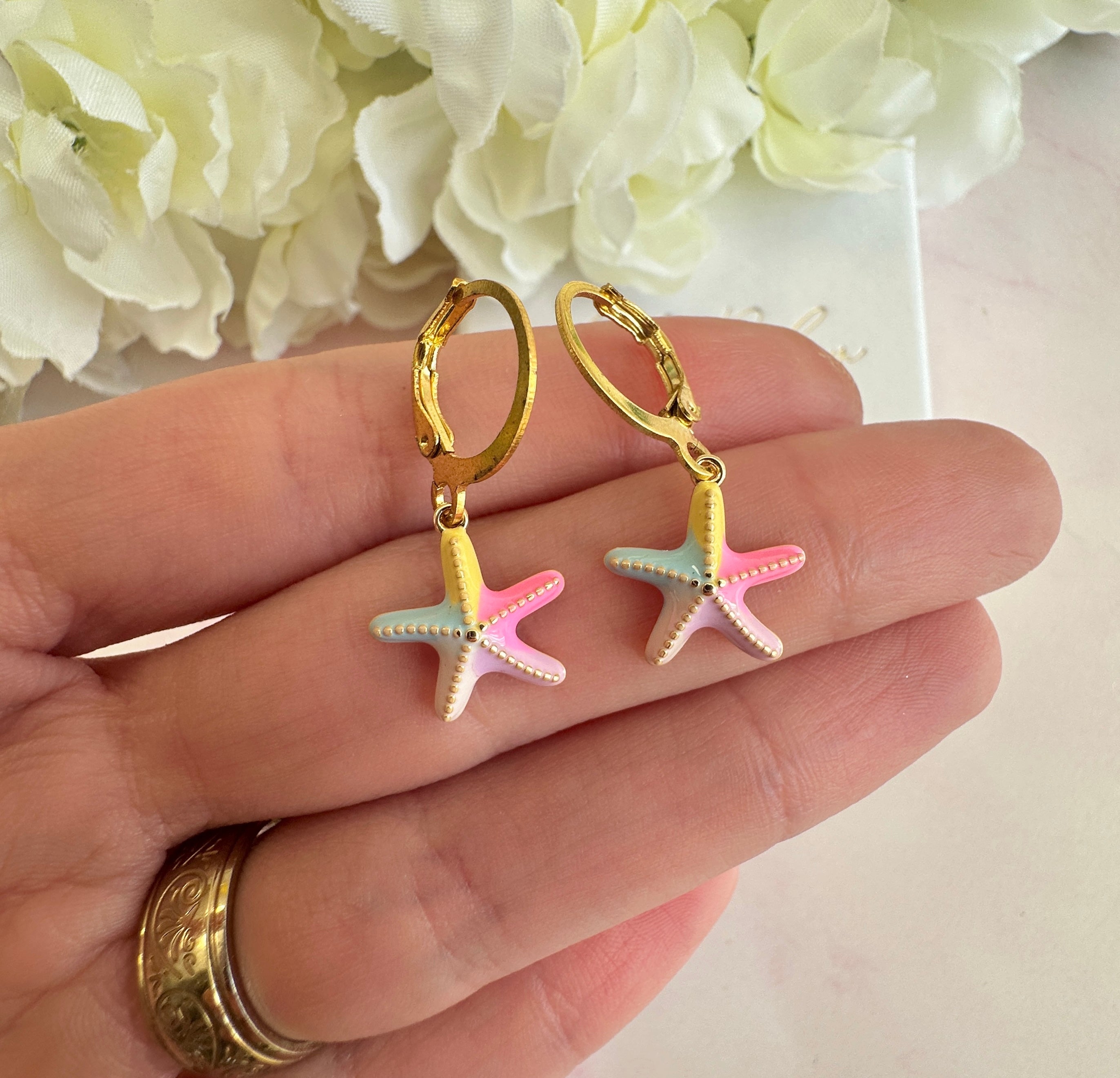 Gold colourful starfish huggie earrings.