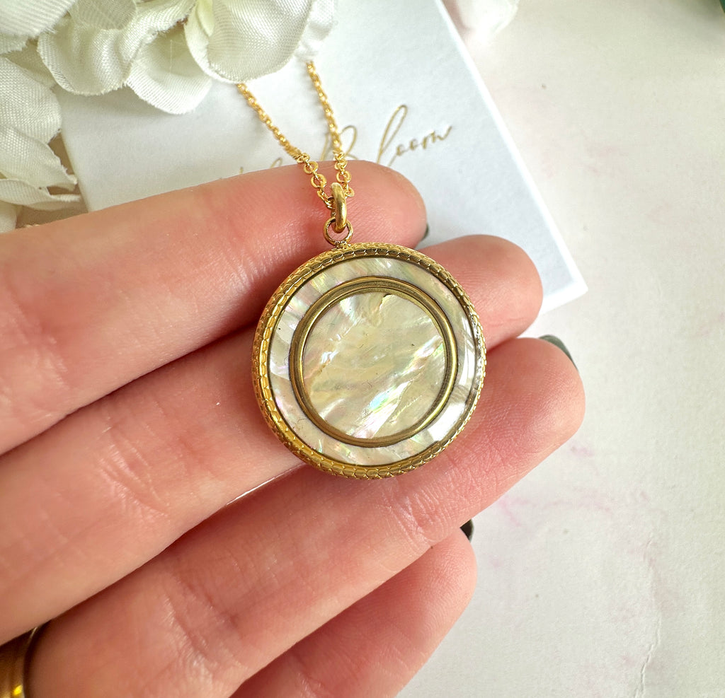 Gold Shell round medallion Necklace