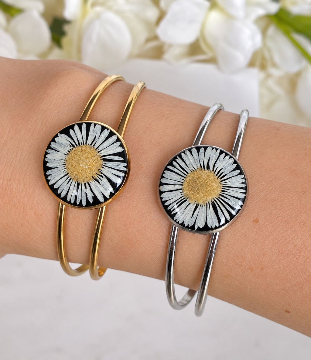 Gold Daisy flower Bangle bracelet.