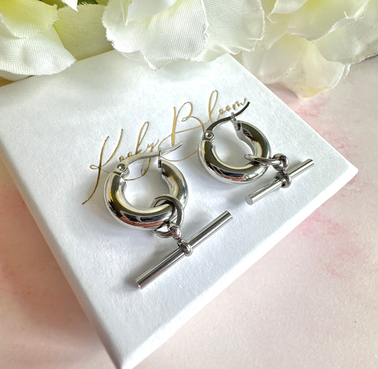 Silver T-Bar hoop earrings.