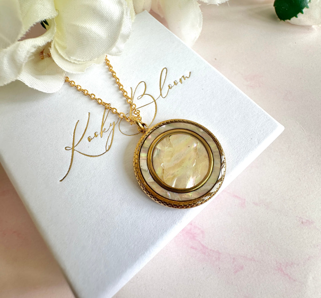 Gold Shell round medallion Necklace