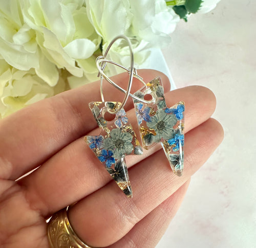 * Limited edition * Stormy bloom Lightning Bolt hoop earrings.
