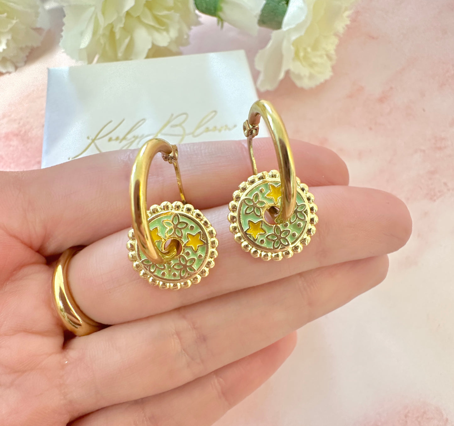 Gold star flower Green Disc earrings.