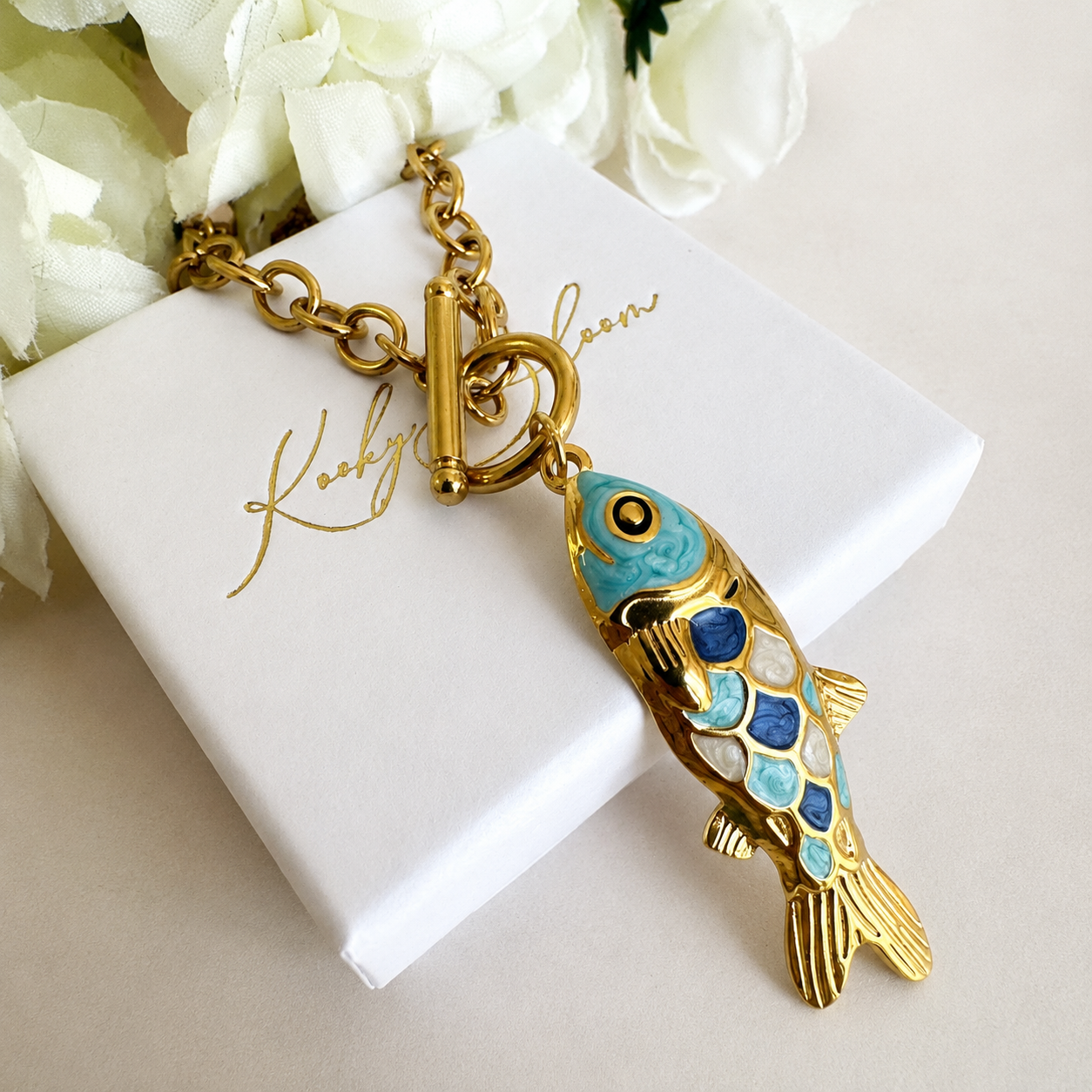 Gold chunky toggle clasp fish necklace