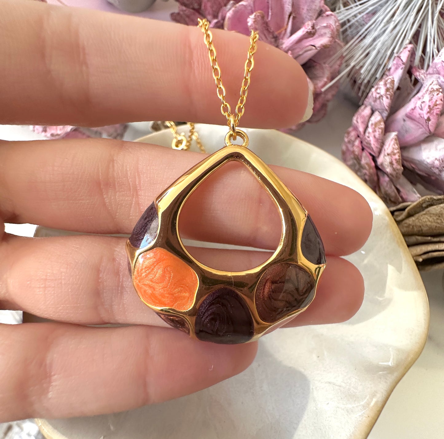 Gold Tortoise shell Brown Orange necklace.