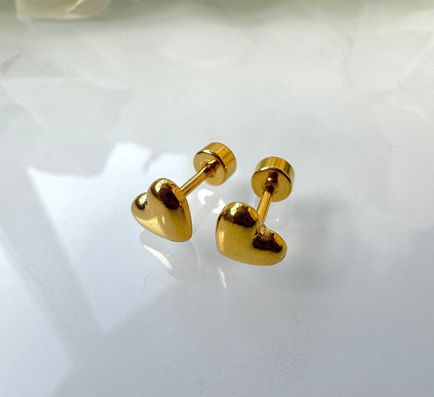 Small Gold Flat back Heart stud earrings.