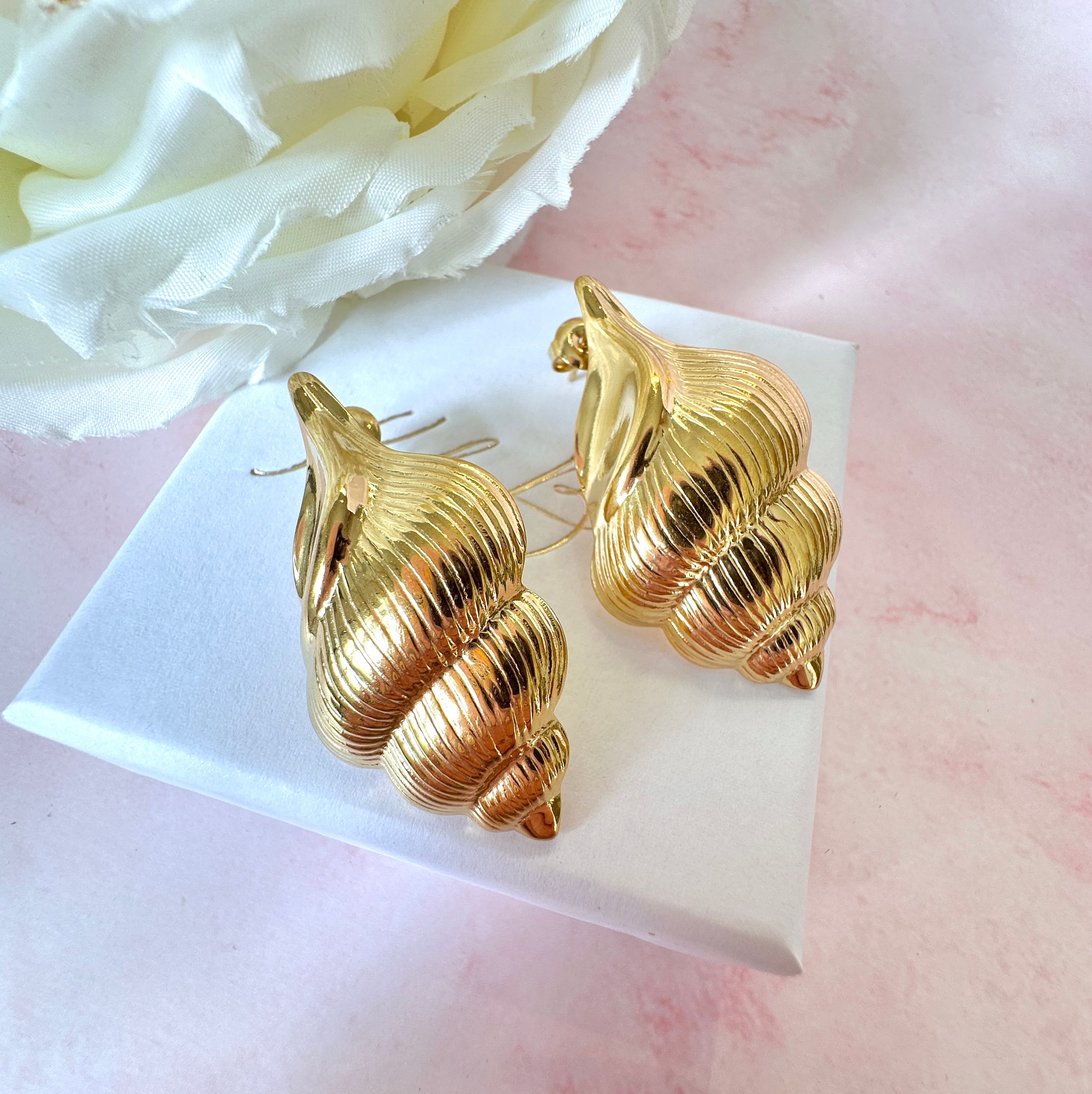 Gold oversized Seashell stud earrings.
