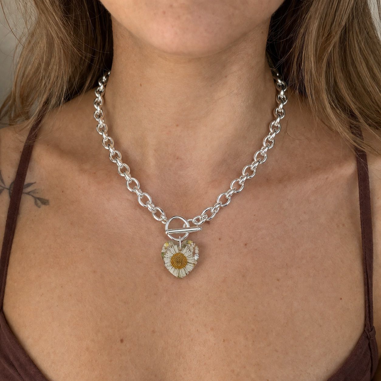 Silver chunky Daisy heart Toggle clasp necklace.