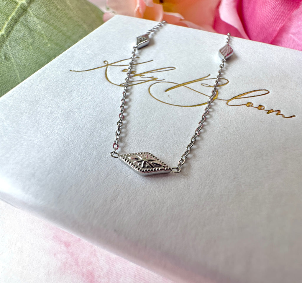 Silver dainty engraved star diamond necklace.