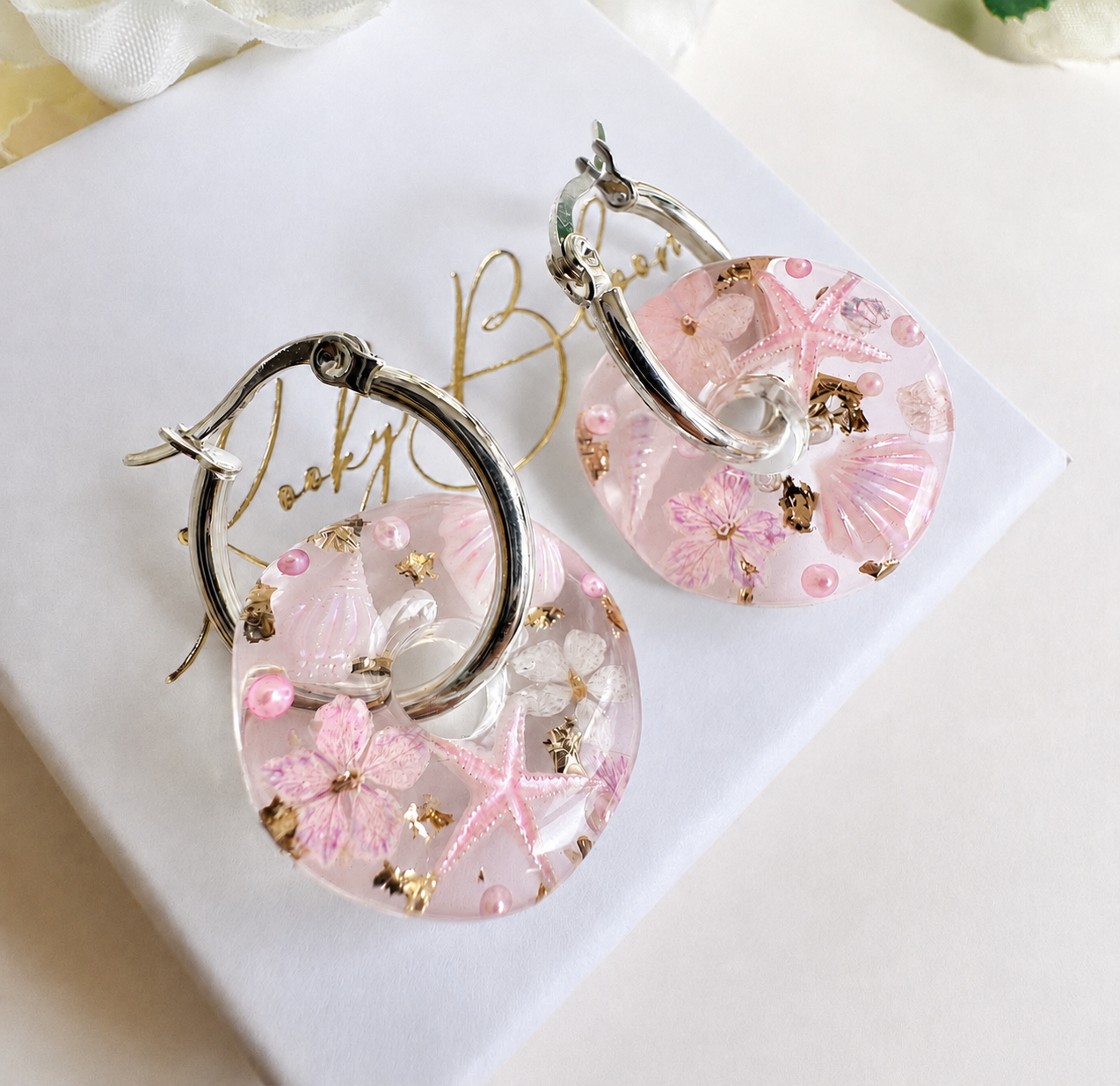 Pink Seaside bloom irregular donut earrings.