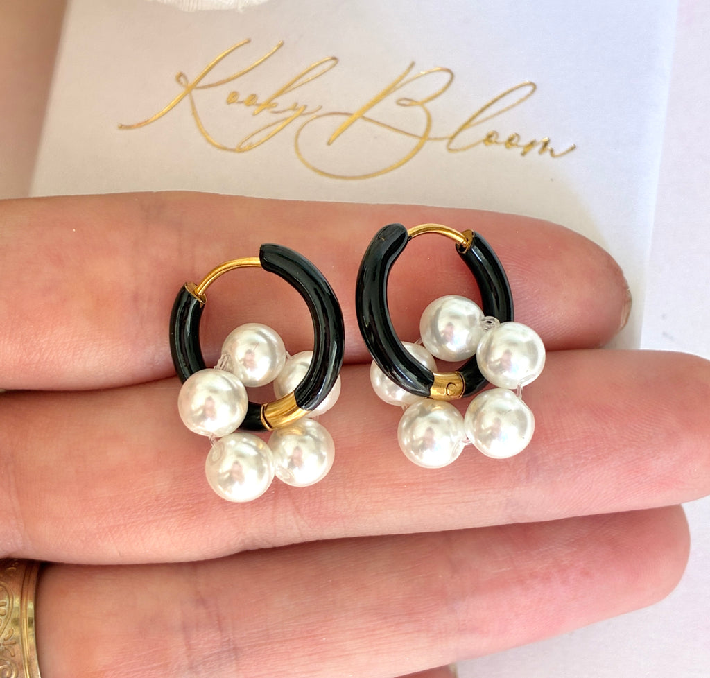 Gold Black & Pearl flower bead hoop earrings.