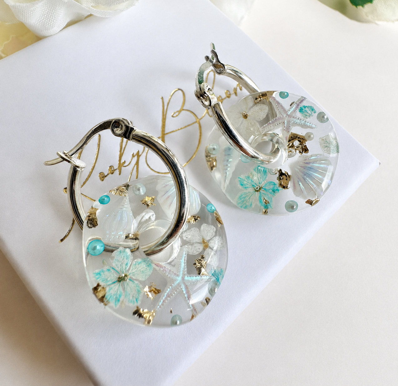 Seaside bloom irregular donut earrings.