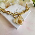 Gold chunky Daisy heart Toggle clasp necklace.