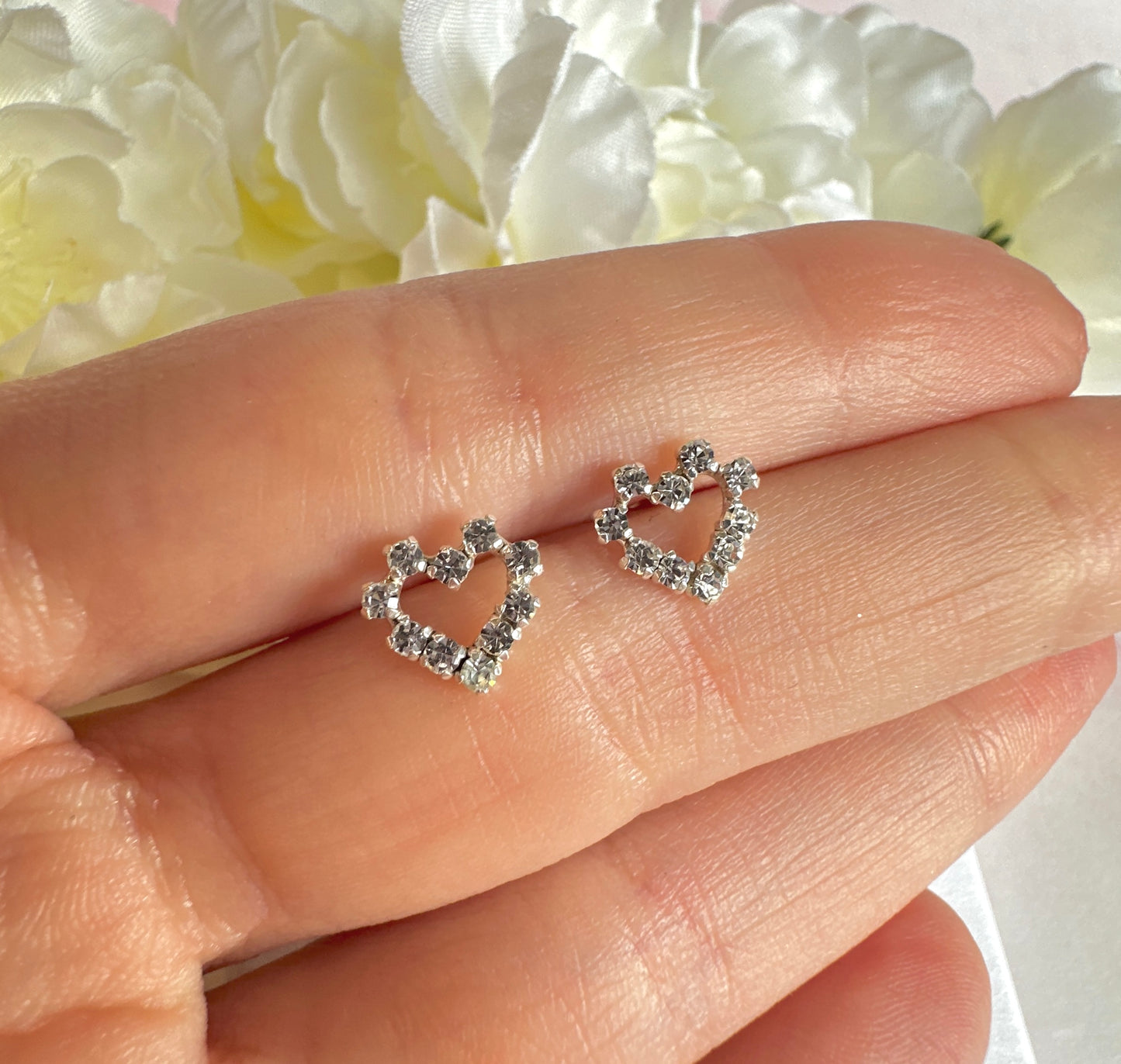 925 sterling silver CZ Hollow heart stud earrings.
