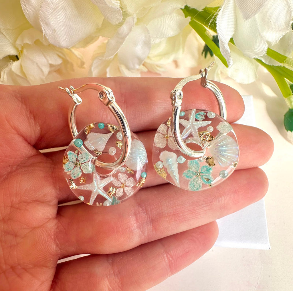 Seaside bloom irregular donut earrings.