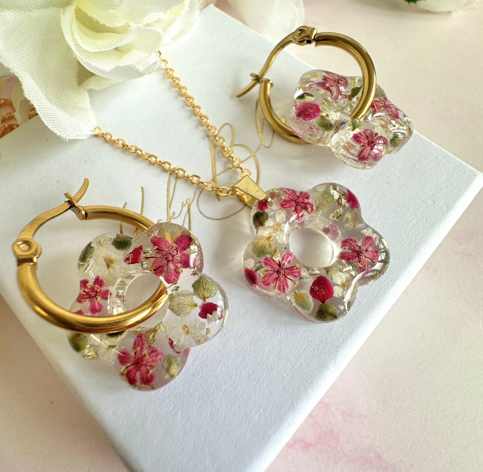 Gold raspberry ripple Bloom Flower necklace.