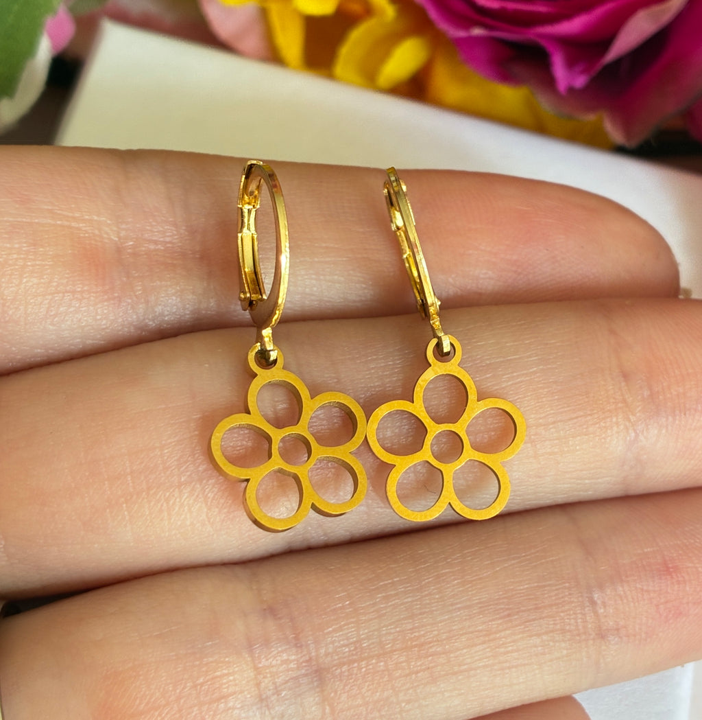 Gold tiny hollow flower huggie earrings.