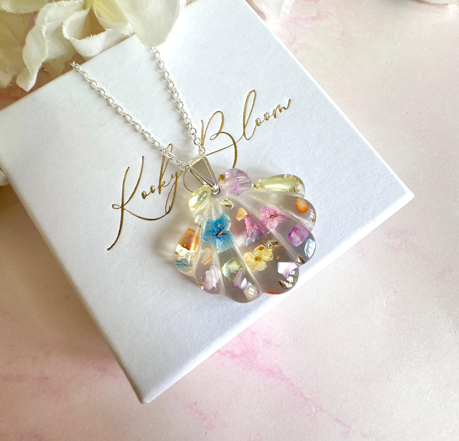Silver Mulicoloured Seashell Bloom necklace.
