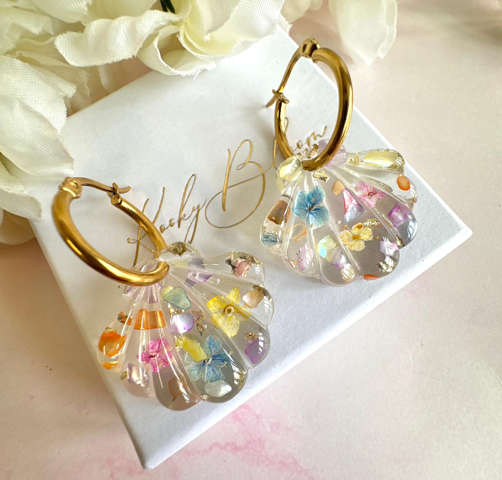 Multicoloured Seashell bloom hoop earrings.