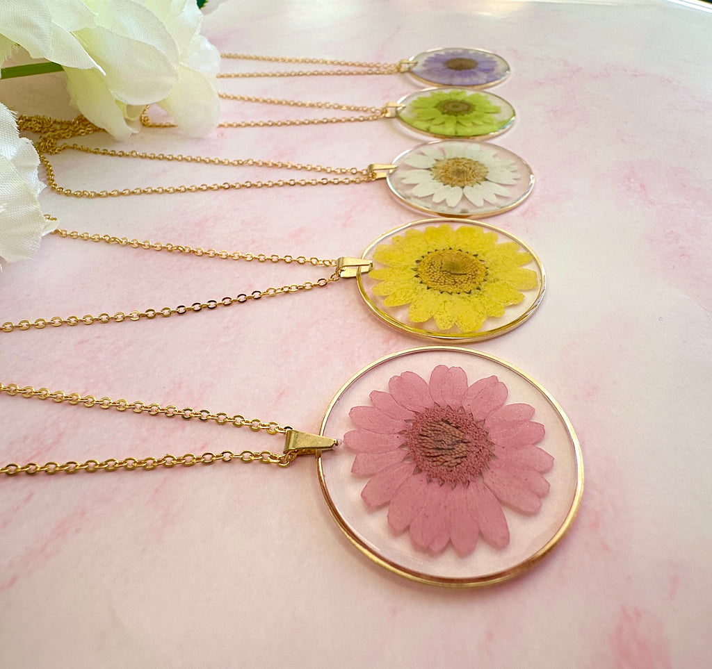 Gold “Pick me!” Colourful Daisy flower necklace.