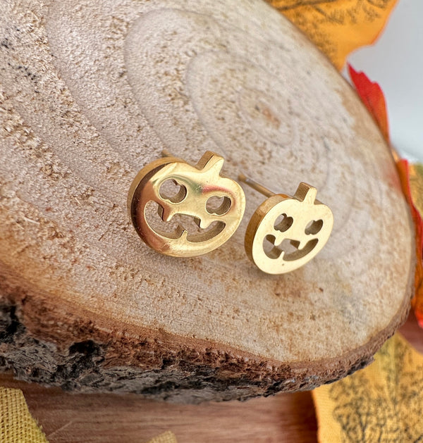 Gold pumpkin stud earrings.