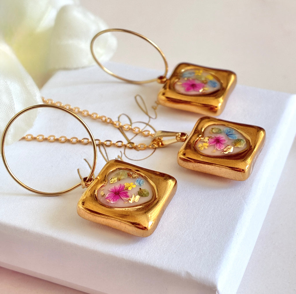 Gold Meadow mosaic heart bloom necklace.
