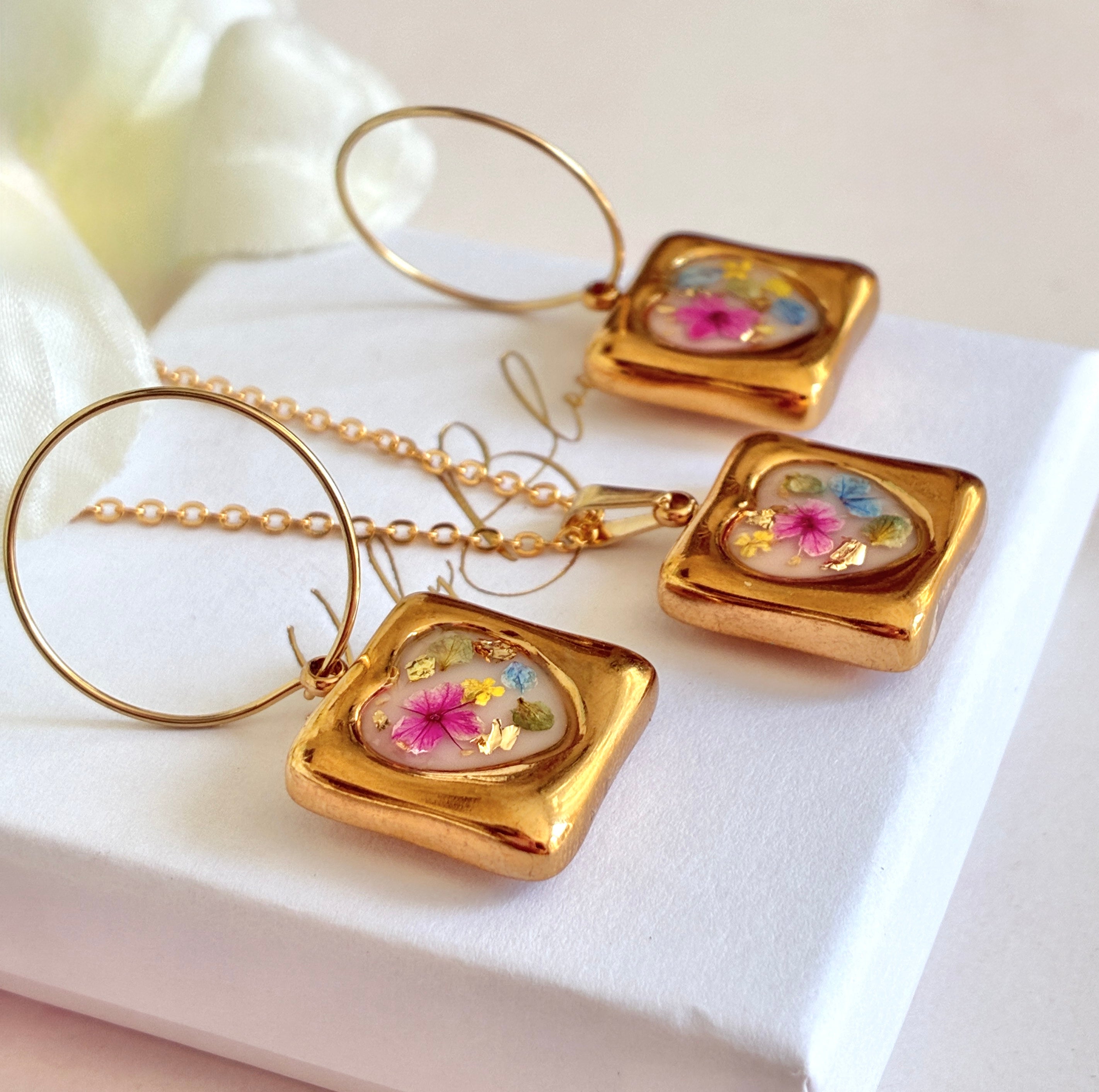Gold Meadow mosaic heart bloom necklace.