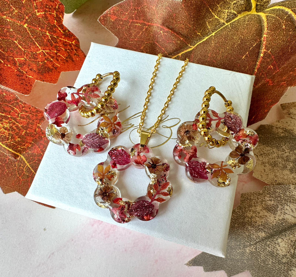 Gold autumn wreath bloom necklace
