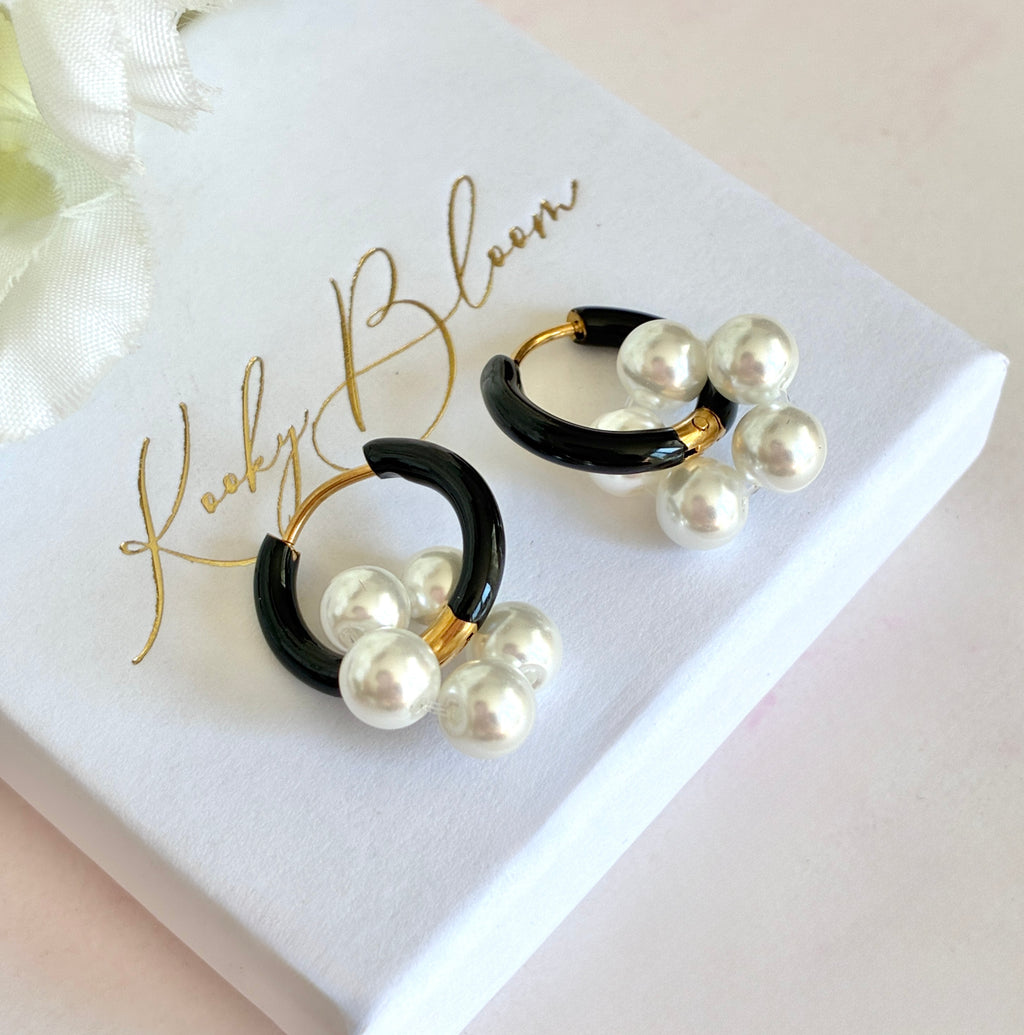 Gold Black & Pearl flower bead hoop earrings.