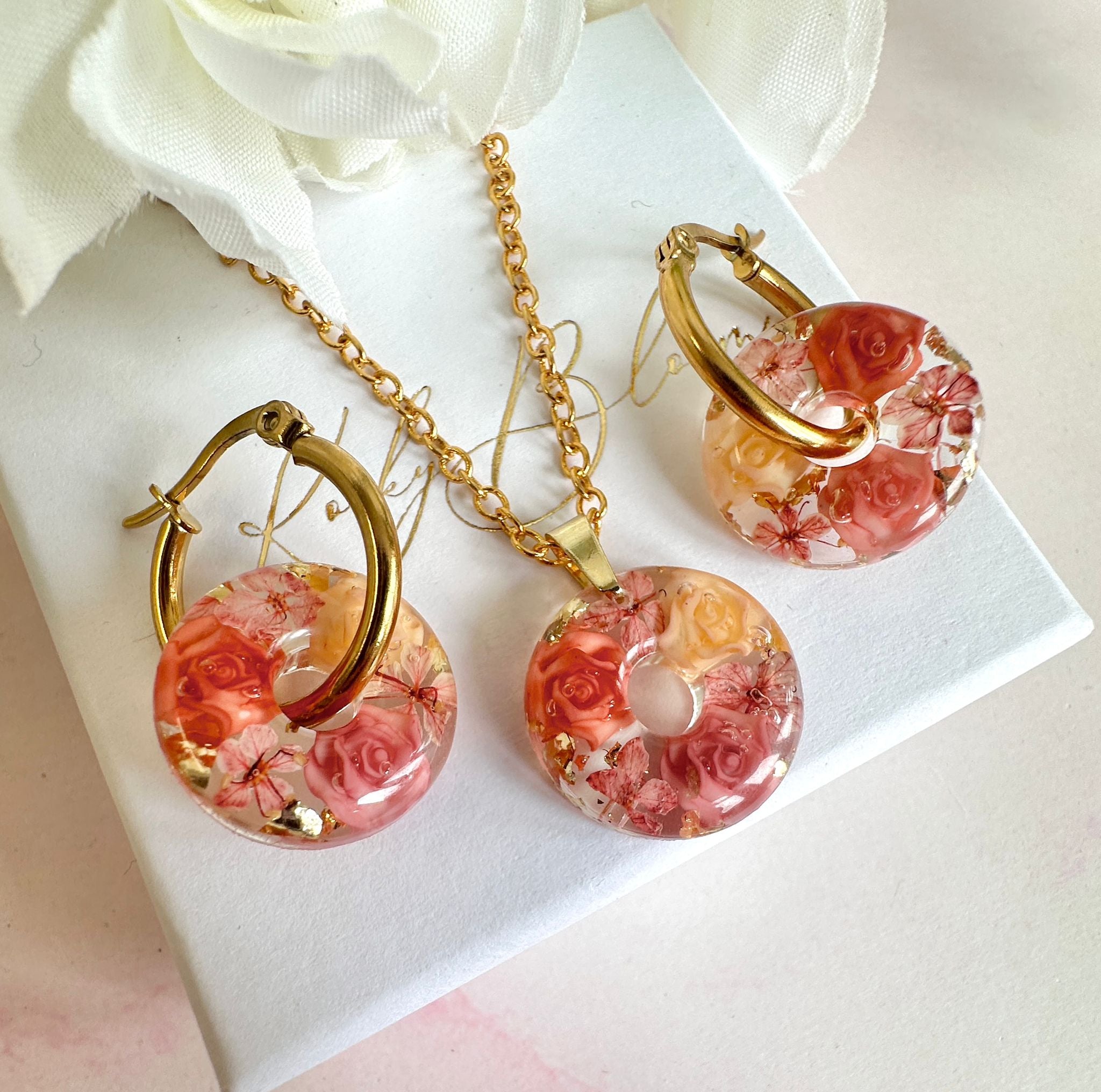 Gold terracotta rose donut necklace