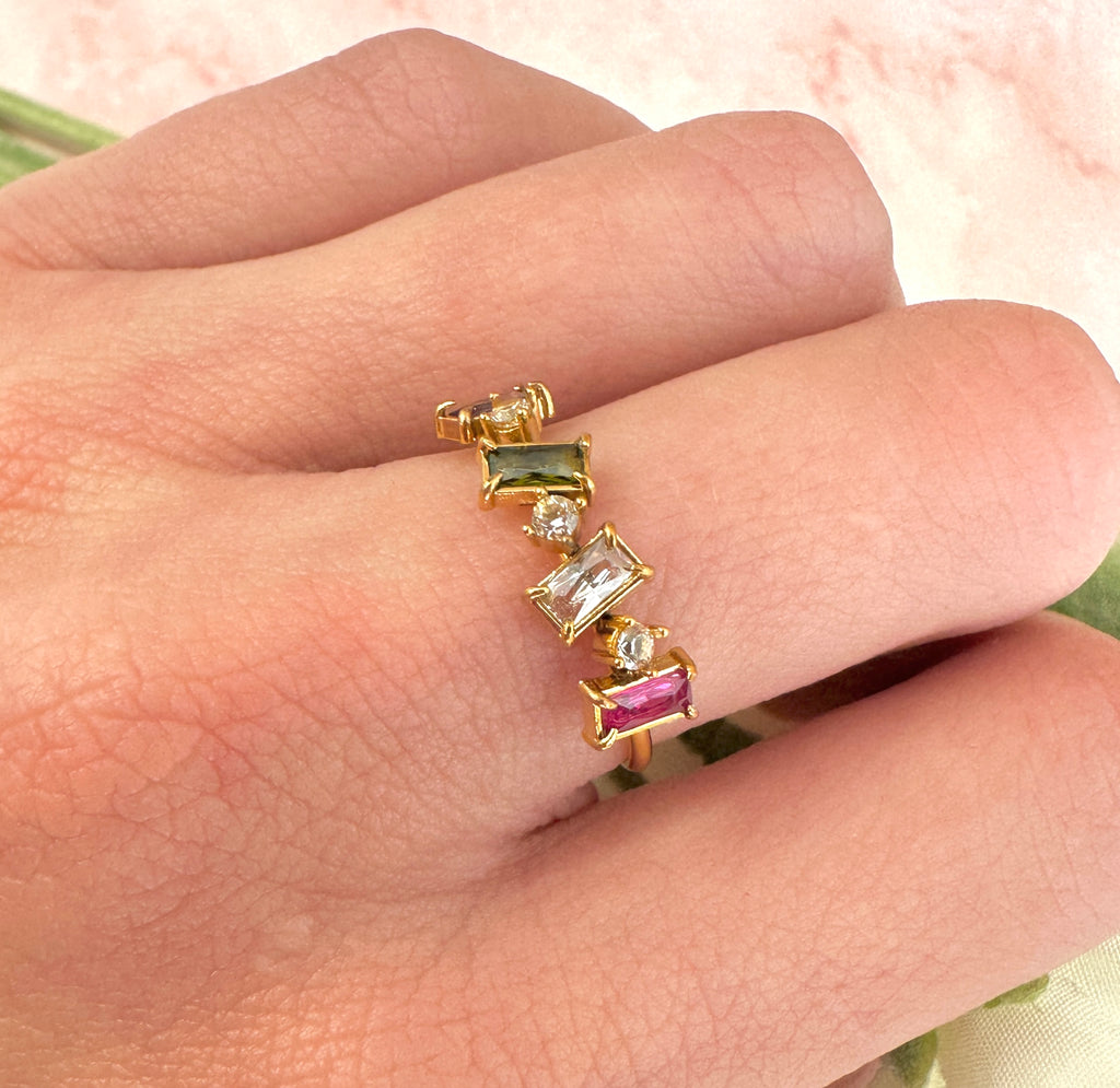 Gold colourful mixed stone ring.