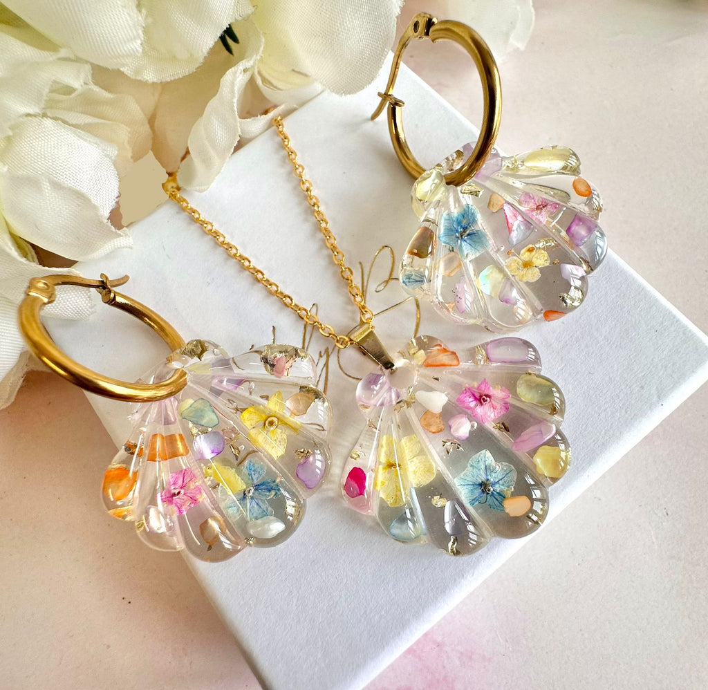 Gold Multicoloured Seashell Bloom Necklace
