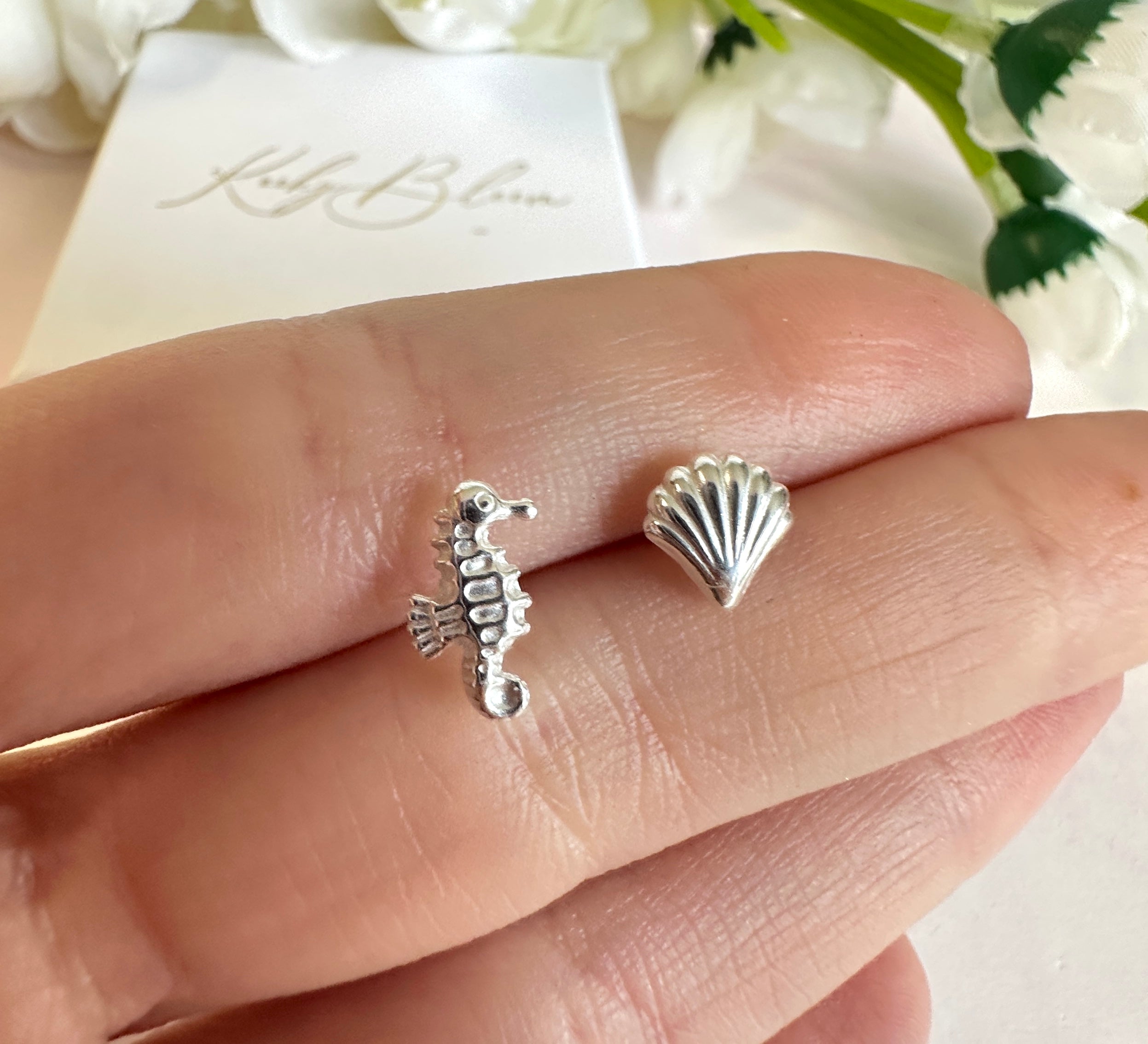 925 sterling silver Seahorse & seashell stud earrings.