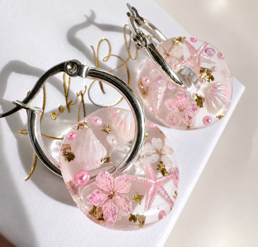 Pink Seaside bloom irregular donut earrings.