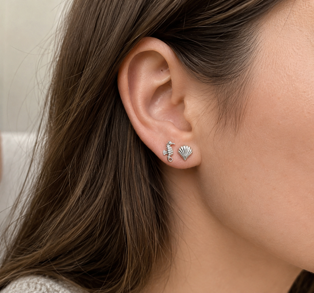 925 sterling silver Seahorse & seashell stud earrings.