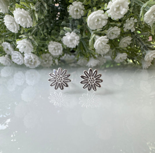 925 sterling silver flower stud earrings.