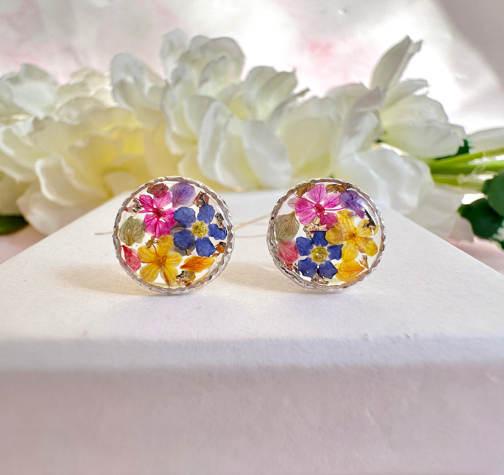 * Limited Edition * 925 sterling silver Spring Garden Flower stud earrings.